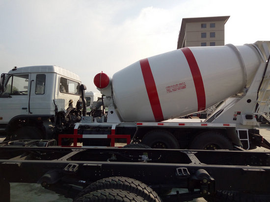 楚風(fēng)后八輪攪拌車(chē)8-10方