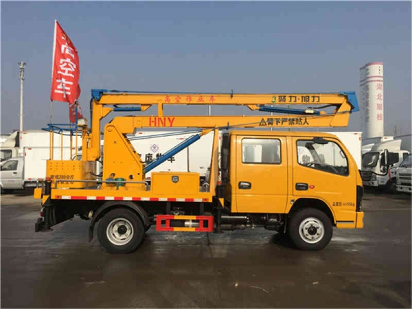 東風12米高空作業(yè)車